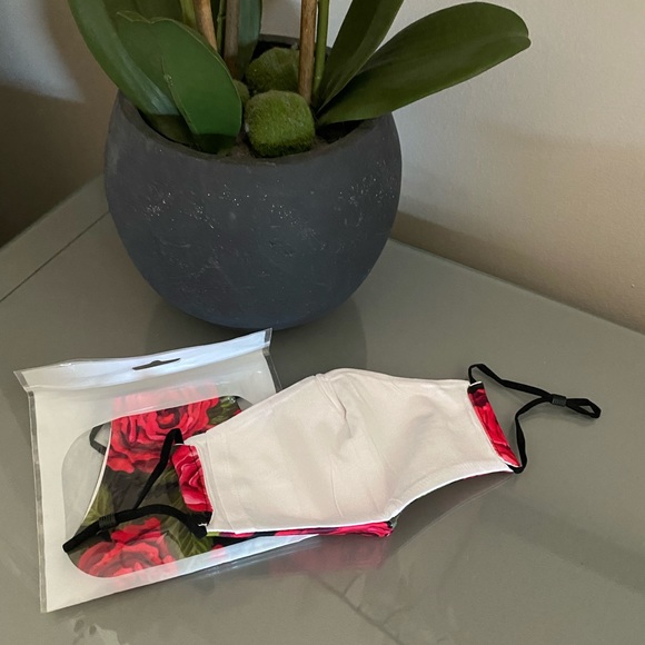 Red Rose Graphic Print Face Mask - Picture 3 of 10